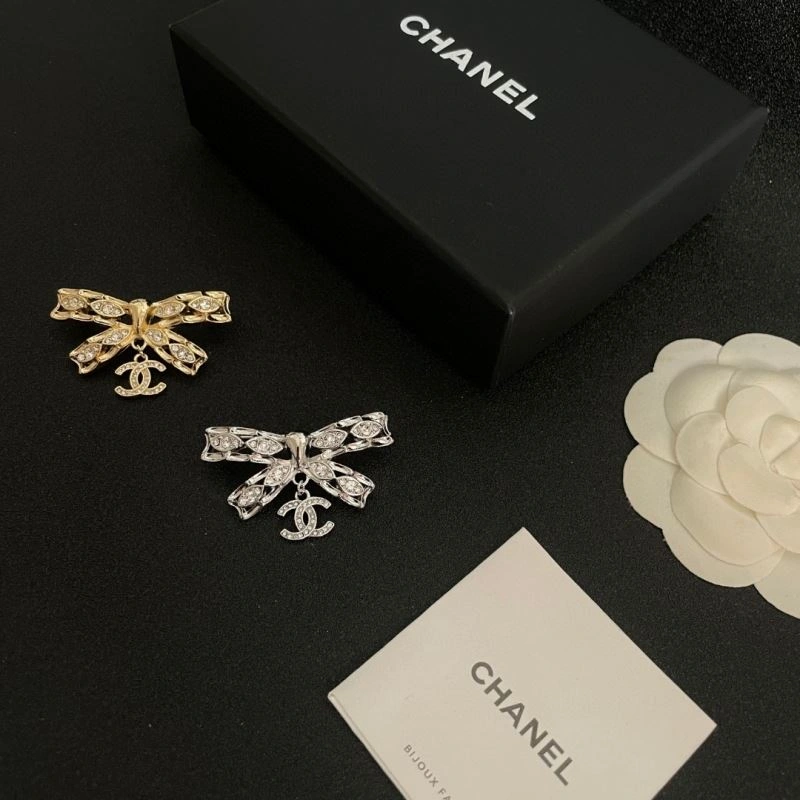 Comfortable Chanel Brooches 228105