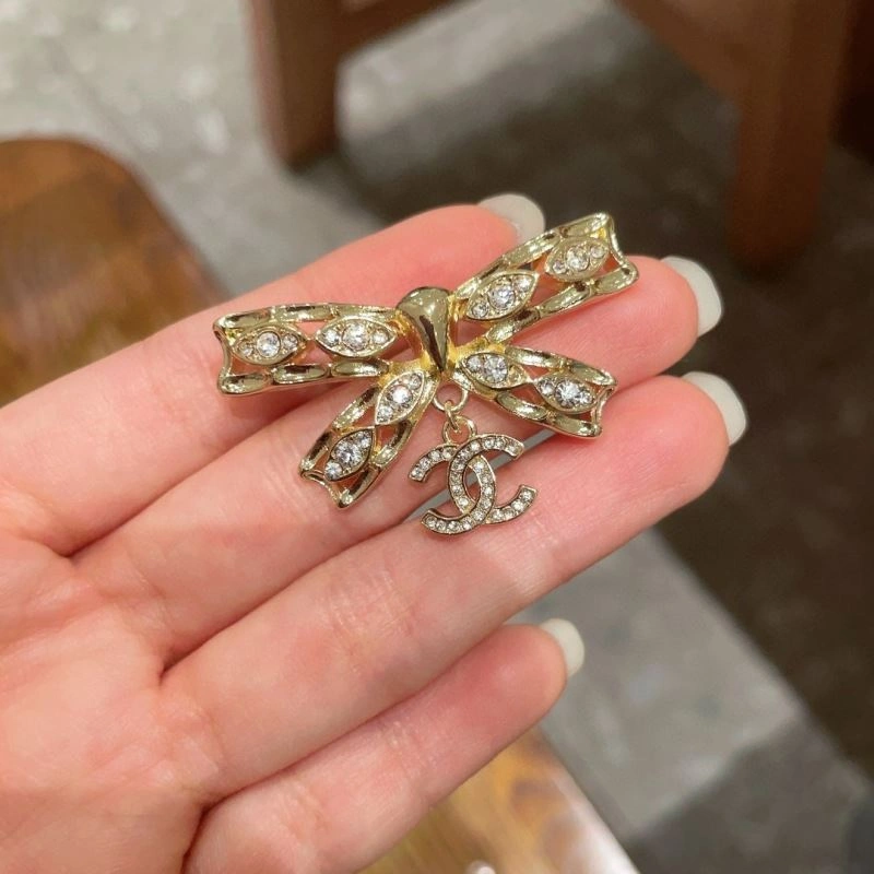Comfortable Chanel Brooches 228105
