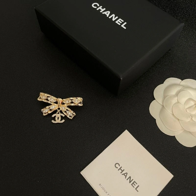 Comfortable Chanel Brooches 228105