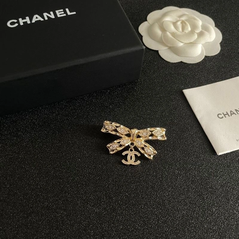 Comfortable Chanel Brooches 228105