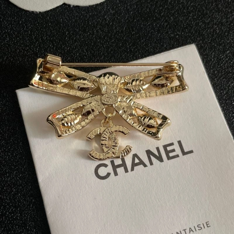 Comfortable Chanel Brooches 228105