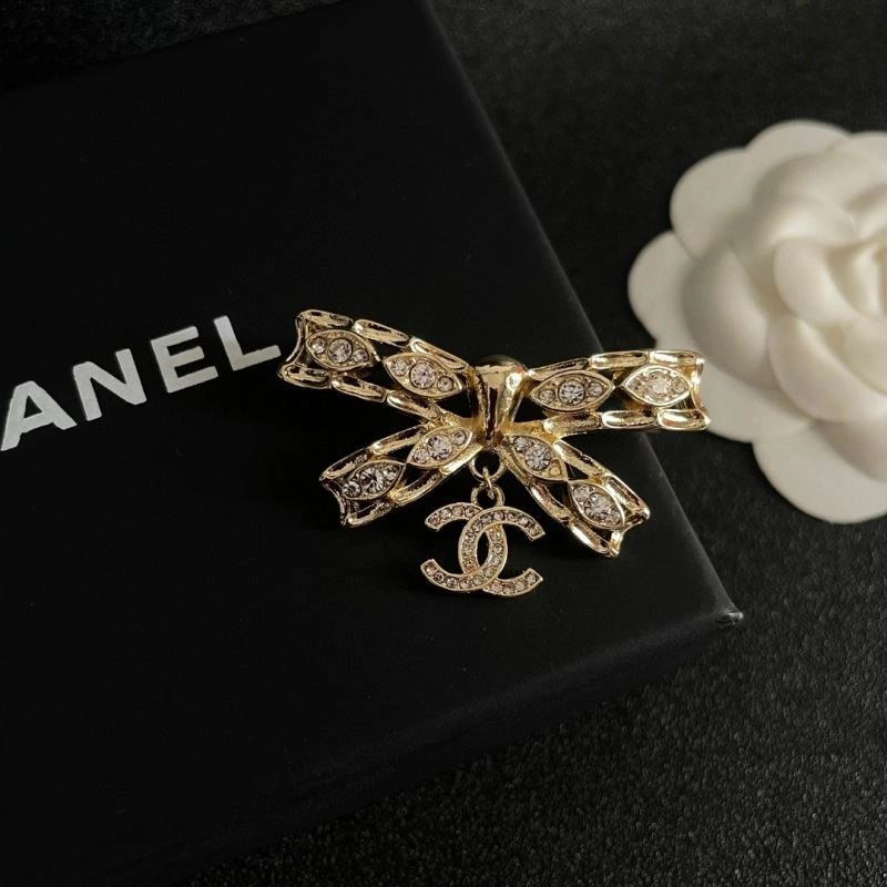 Comfortable Chanel Brooches 228105