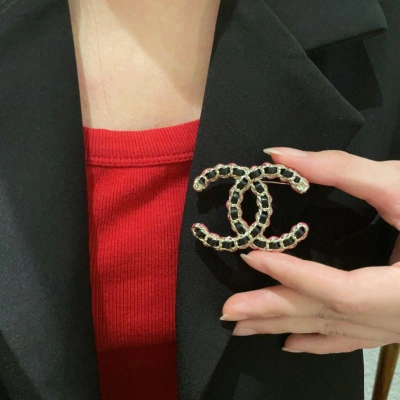 Seasonal Chanel Brooches 228095
