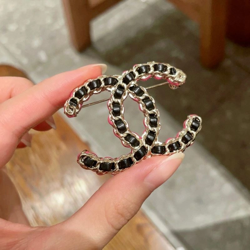 Seasonal Chanel Brooches 228095