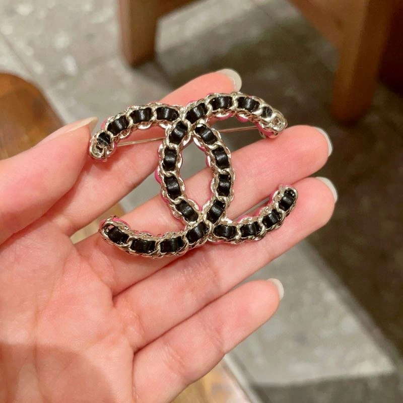 Seasonal Chanel Brooches 228095