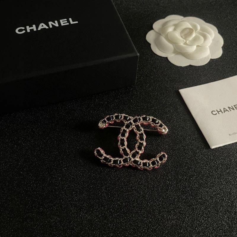 Seasonal Chanel Brooches 228095