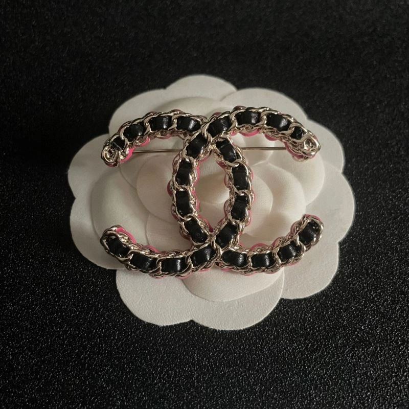Seasonal Chanel Brooches 228095