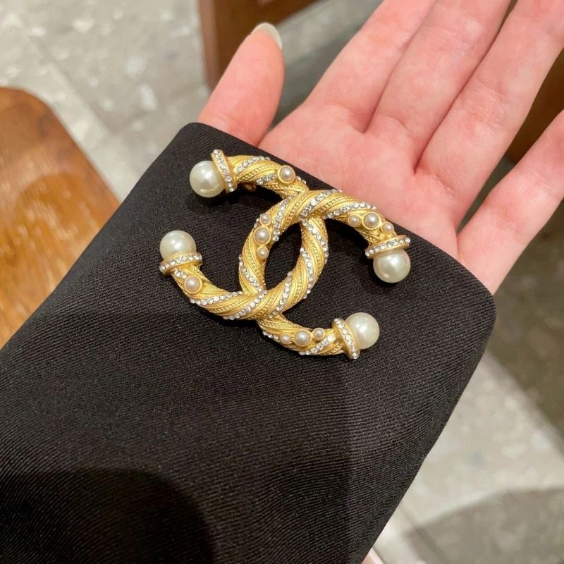 WaterResistant Chanel Brooches 228132
