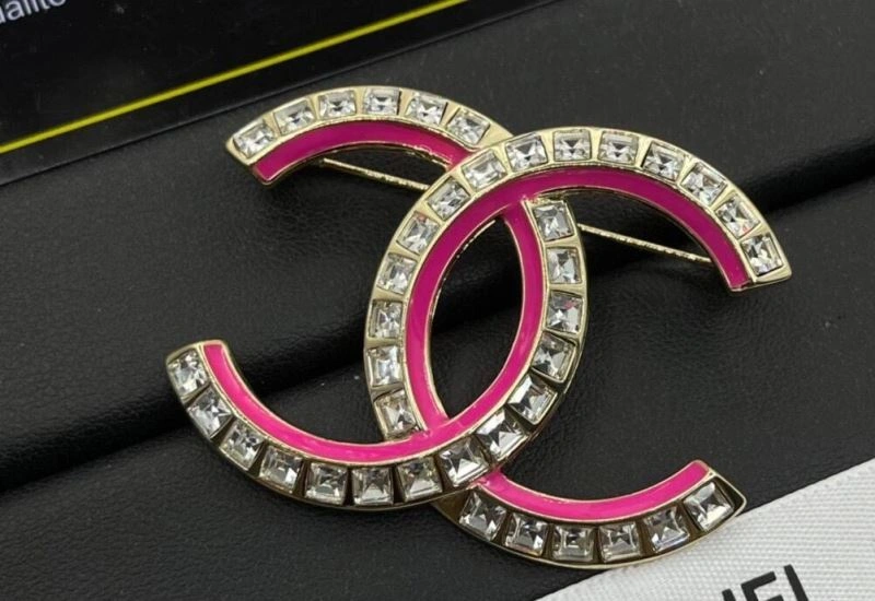 EyeCatching Chanel Brooches 228111