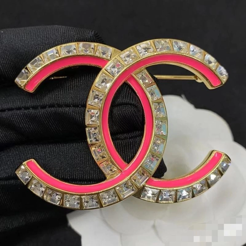 EyeCatching Chanel Brooches 228111