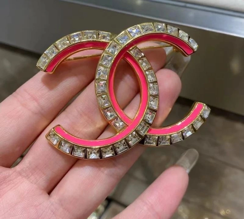 EyeCatching Chanel Brooches 228111