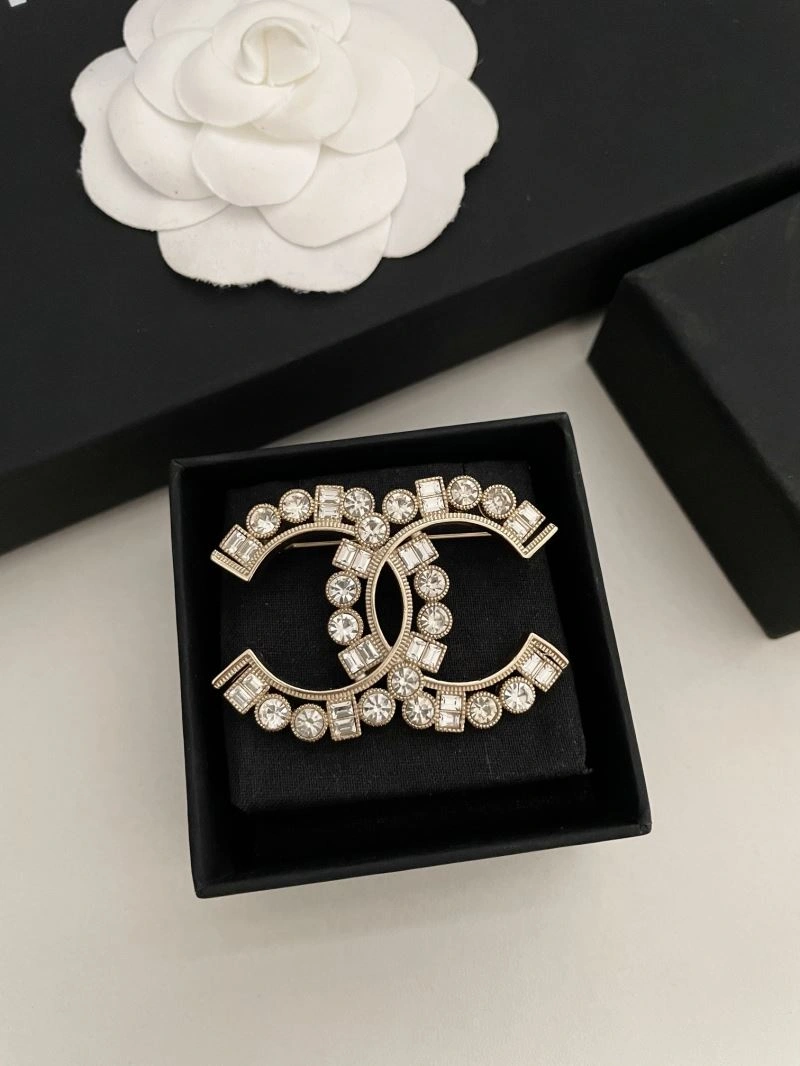 Modern Chanel Brooches 228110