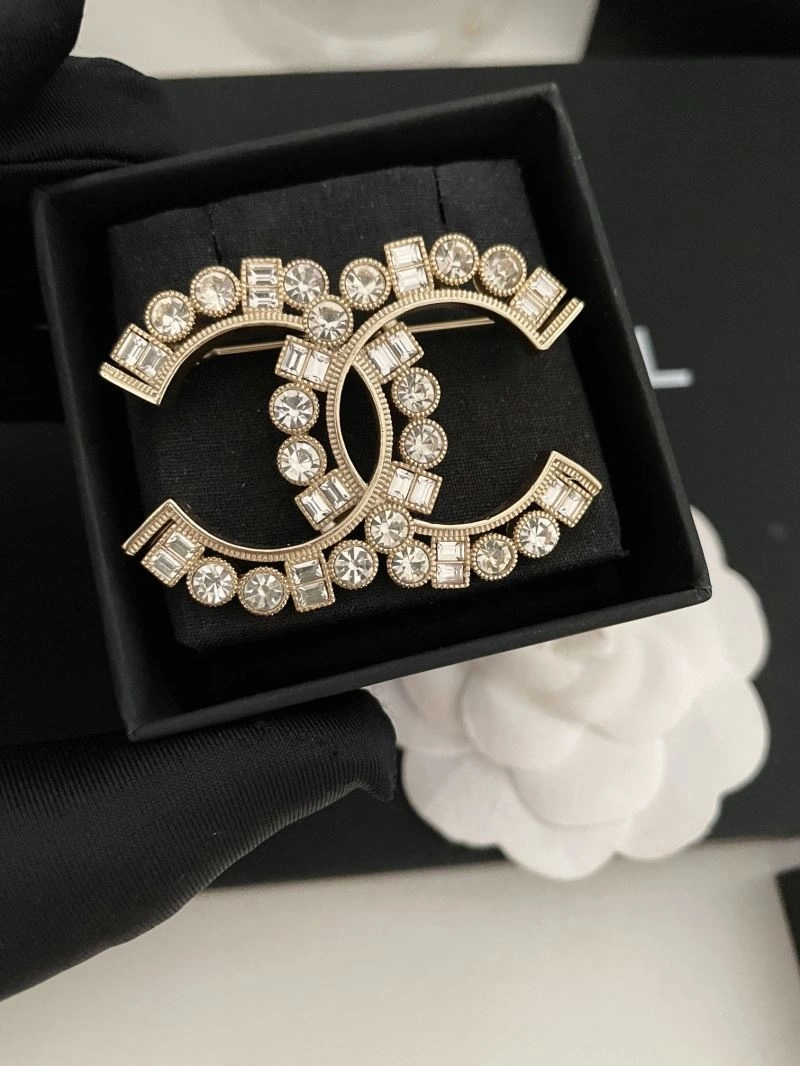 Modern Chanel Brooches 228110