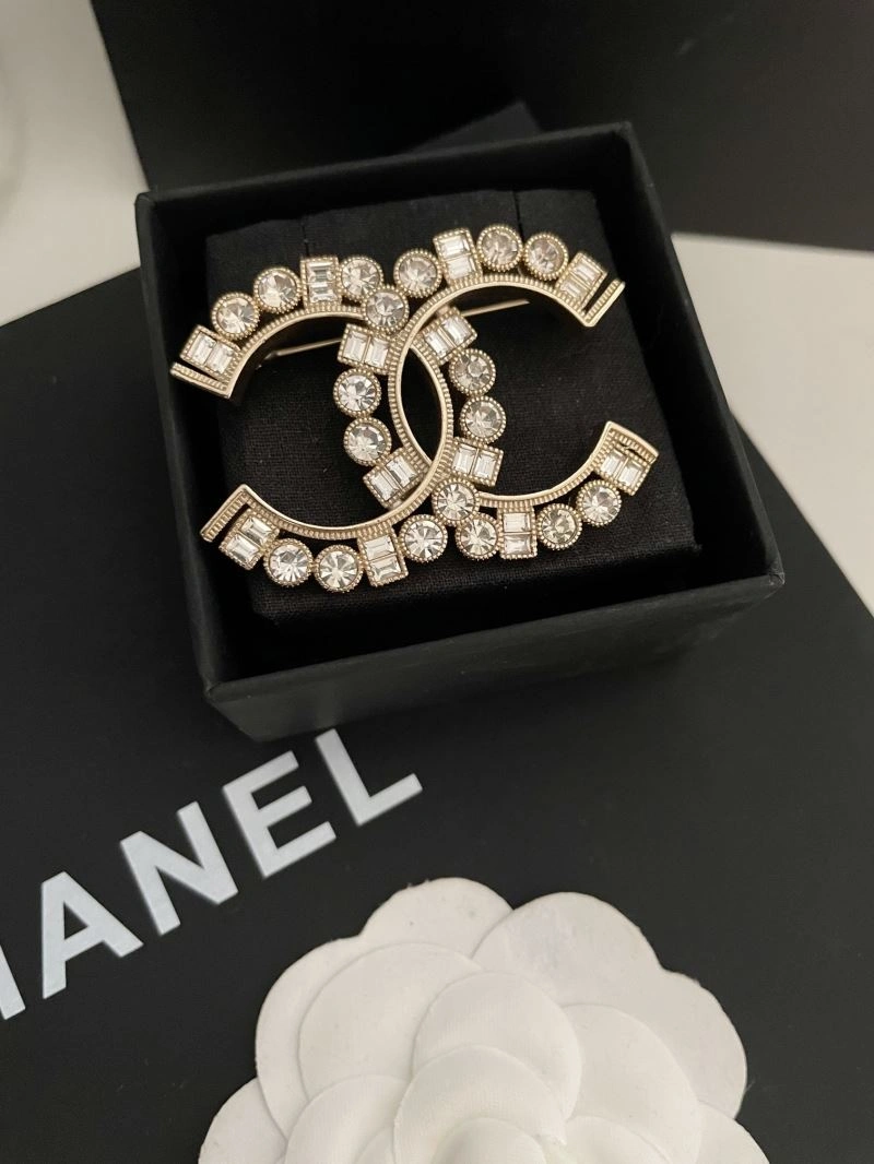 Modern Chanel Brooches 228110