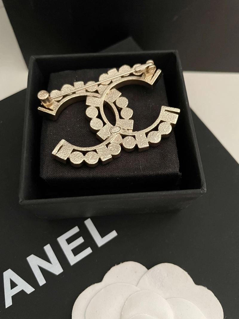 Modern Chanel Brooches 228110