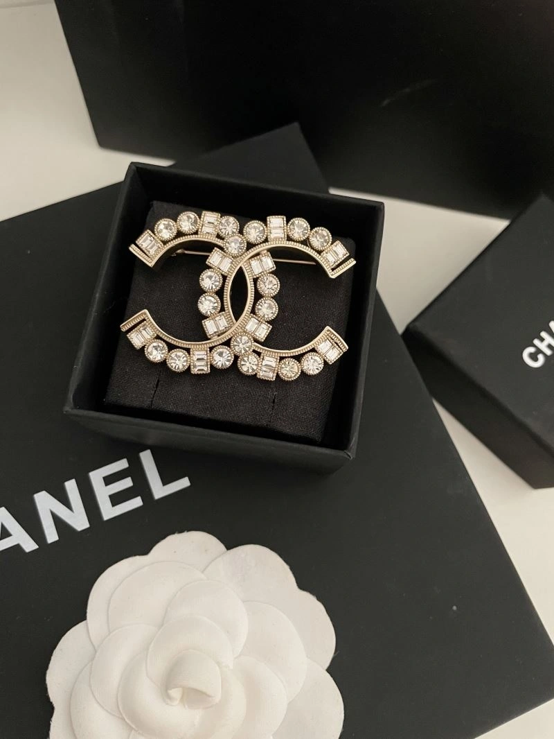 Modern Chanel Brooches 228110