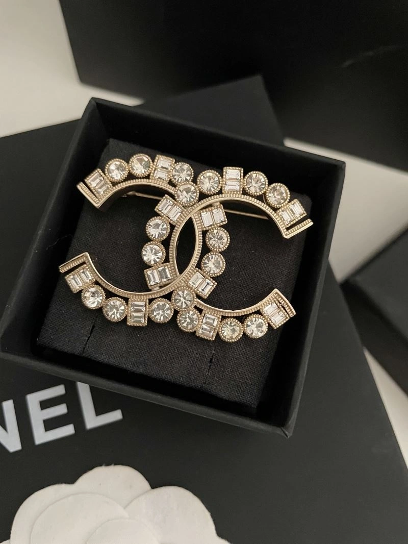 Modern Chanel Brooches 228110