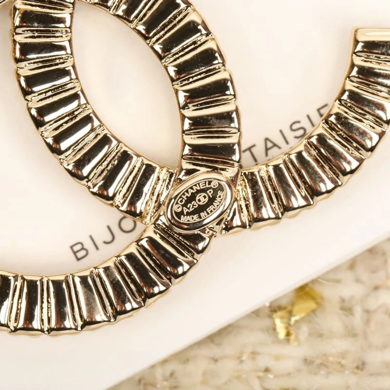 Unique Chanel Brooches 226418