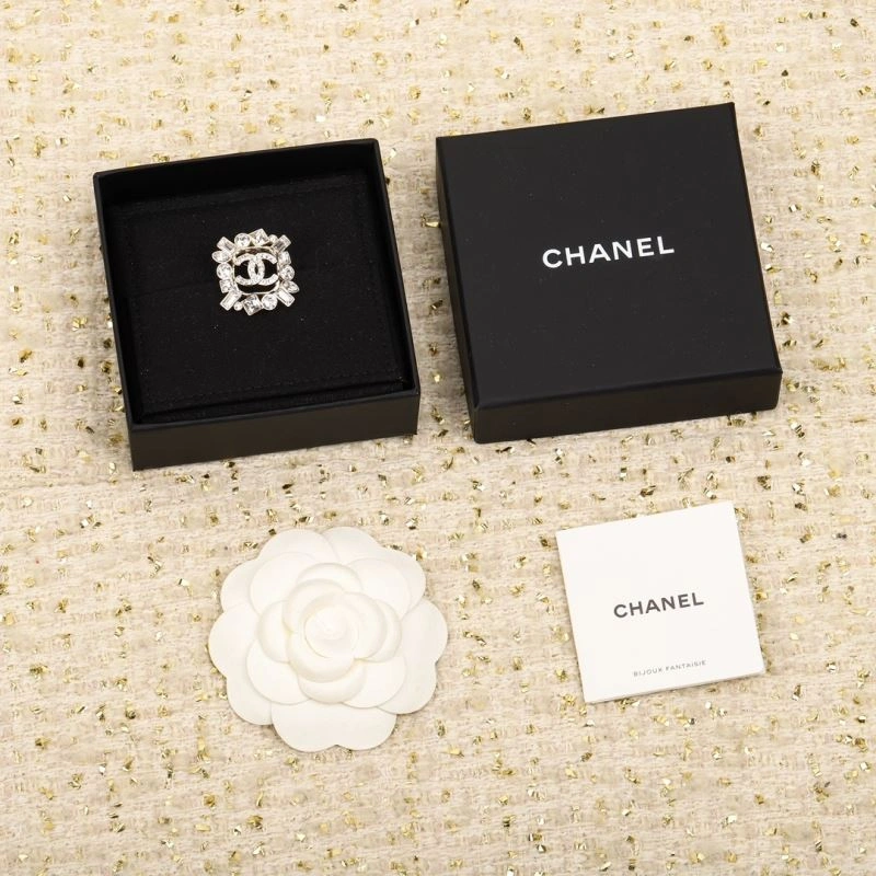 OnTrend Chanel Brooches 226425