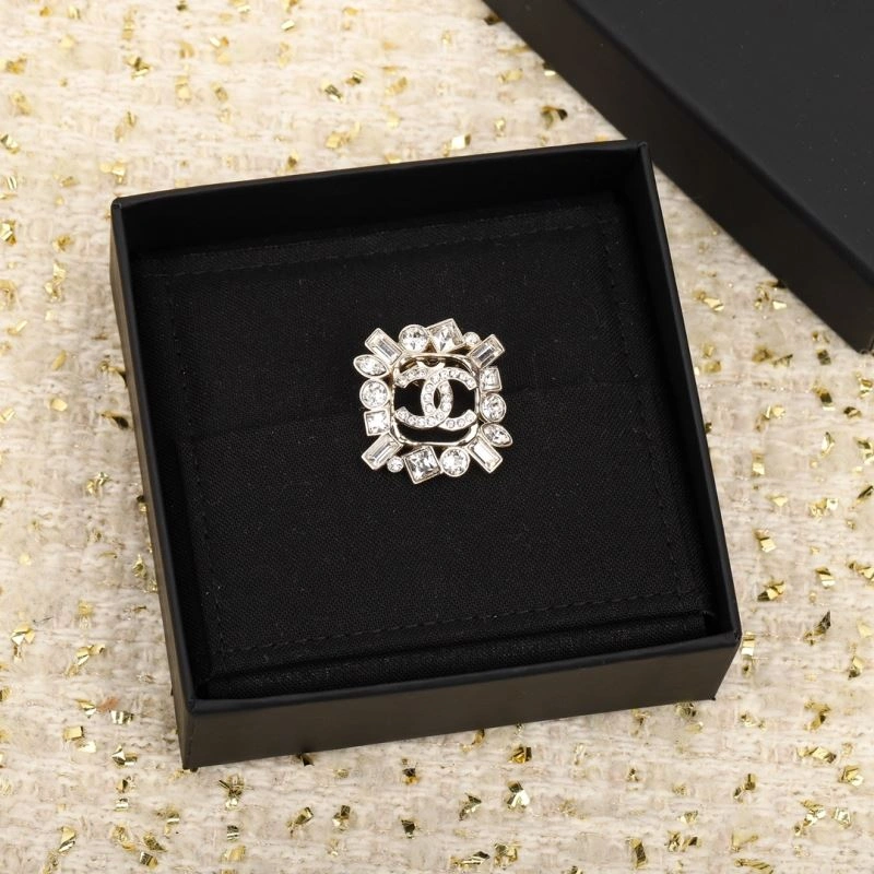 OnTrend Chanel Brooches 226425