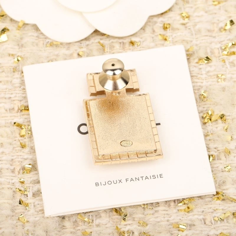 Comfortable Chanel Brooches 226424