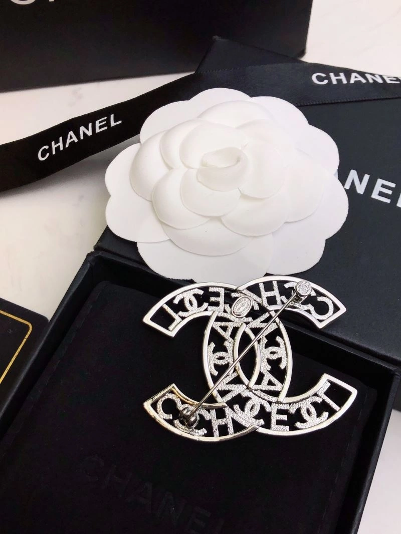 FashionForward Chanel Brooches 226462