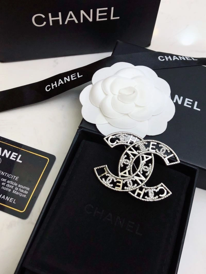 FashionForward Chanel Brooches 226462