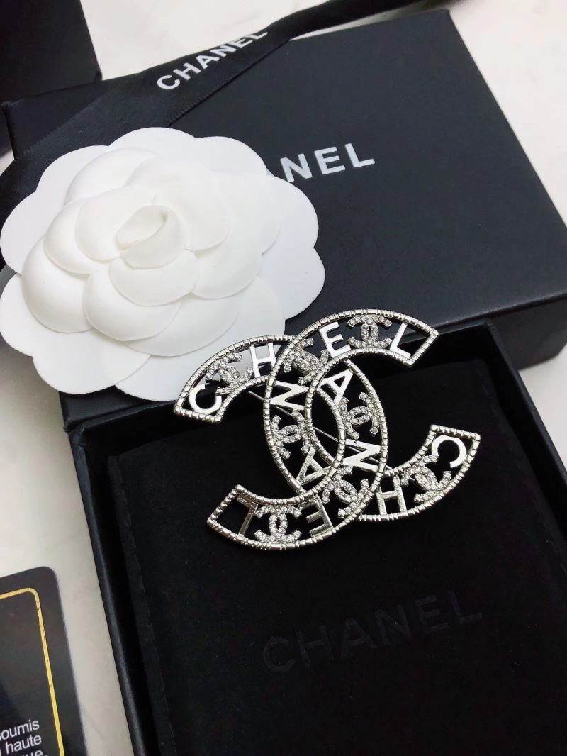FashionForward Chanel Brooches 226462