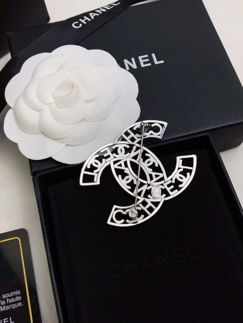 FashionForward Chanel Brooches 226462