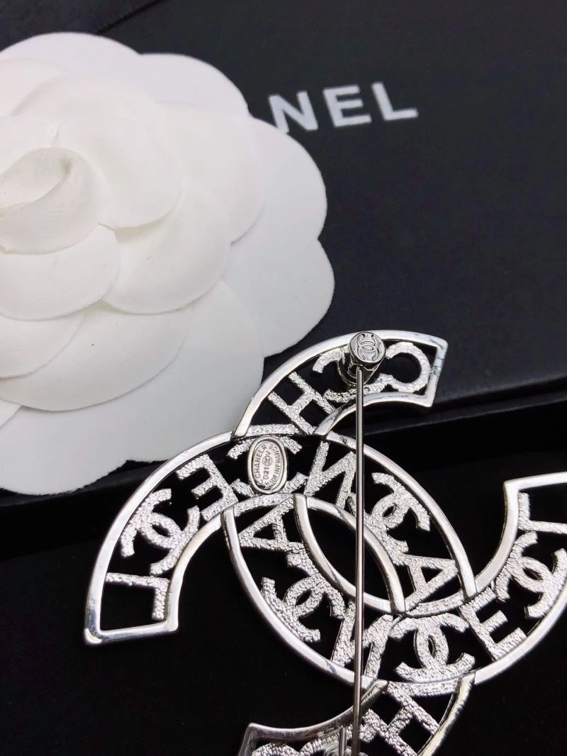 FashionForward Chanel Brooches 226462