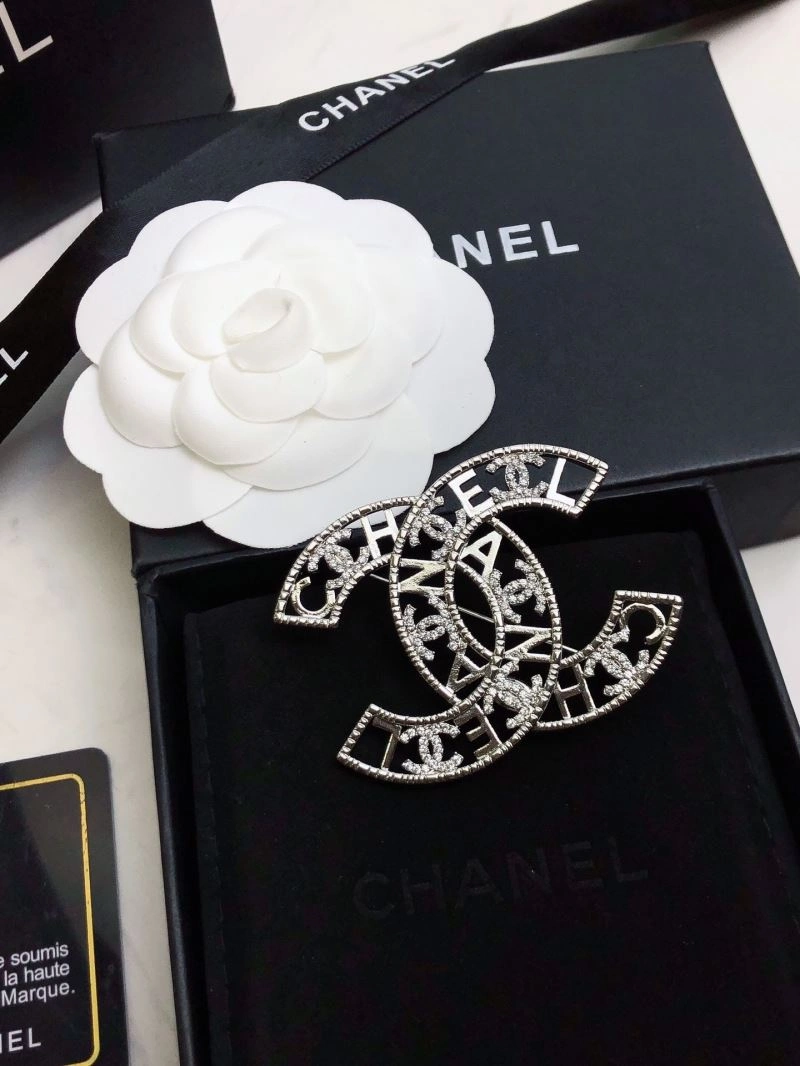 FashionForward Chanel Brooches 226462