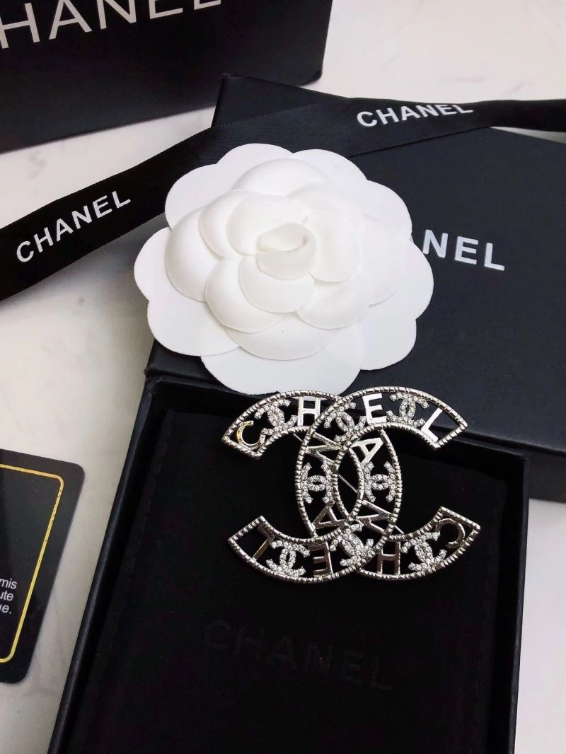 FashionForward Chanel Brooches 226462