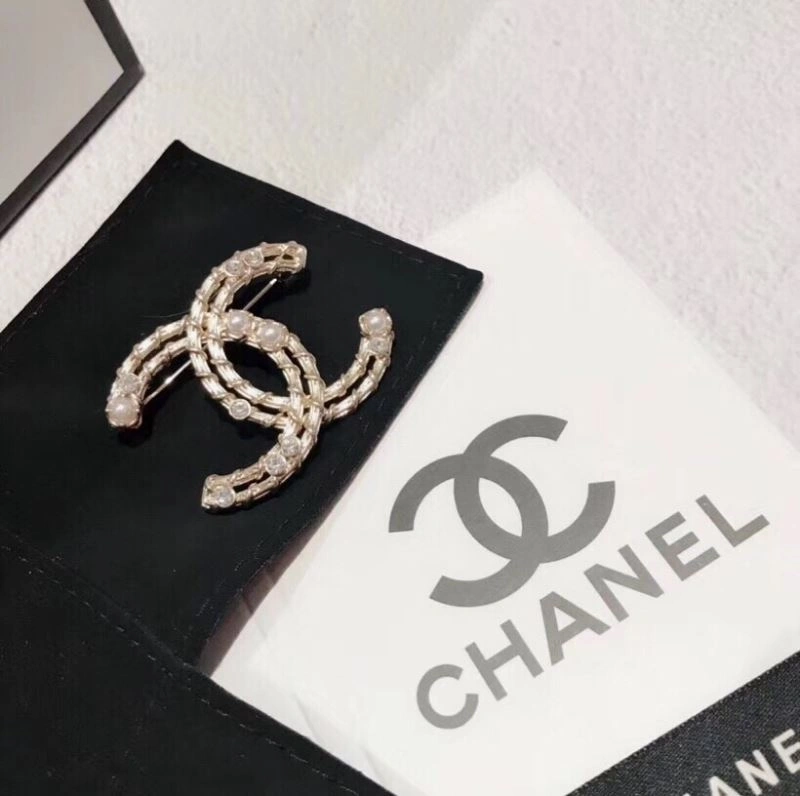 Elegant Chanel Brooches 226417