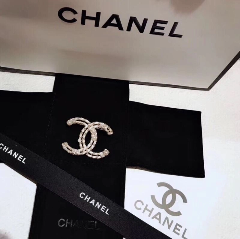 Elegant Chanel Brooches 226417