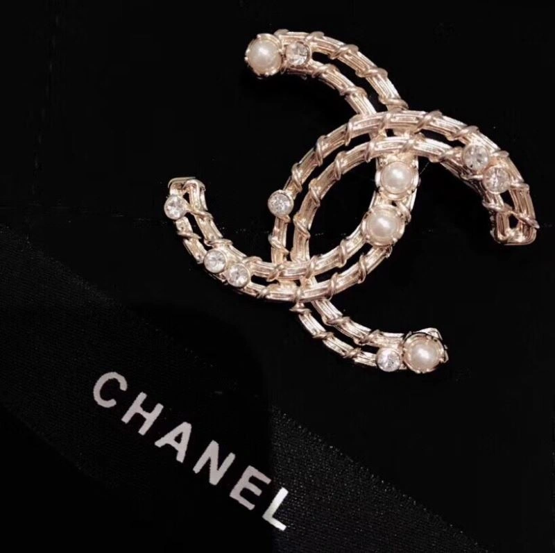Elegant Chanel Brooches 226417