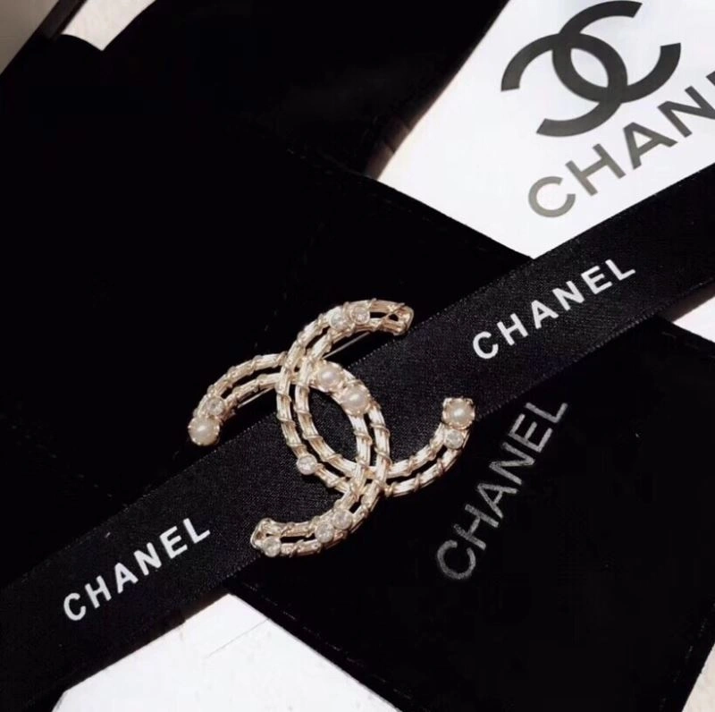 Elegant Chanel Brooches 226417