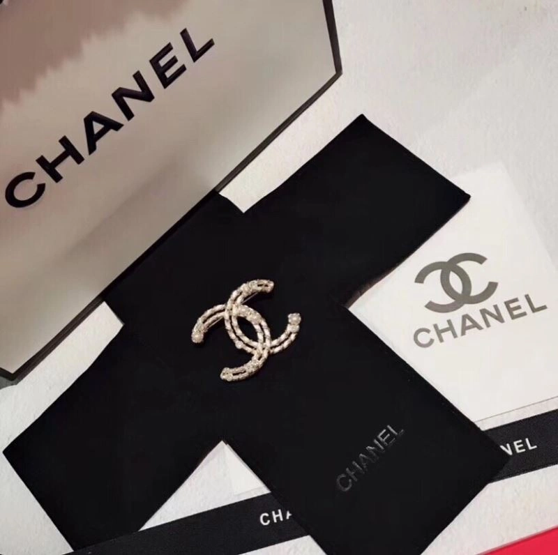 Elegant Chanel Brooches 226417