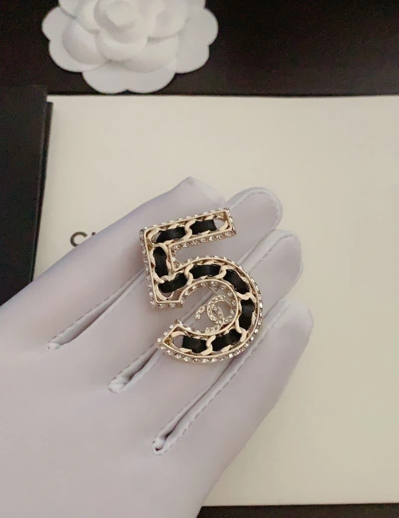 SunProtective Chanel Brooches 226400