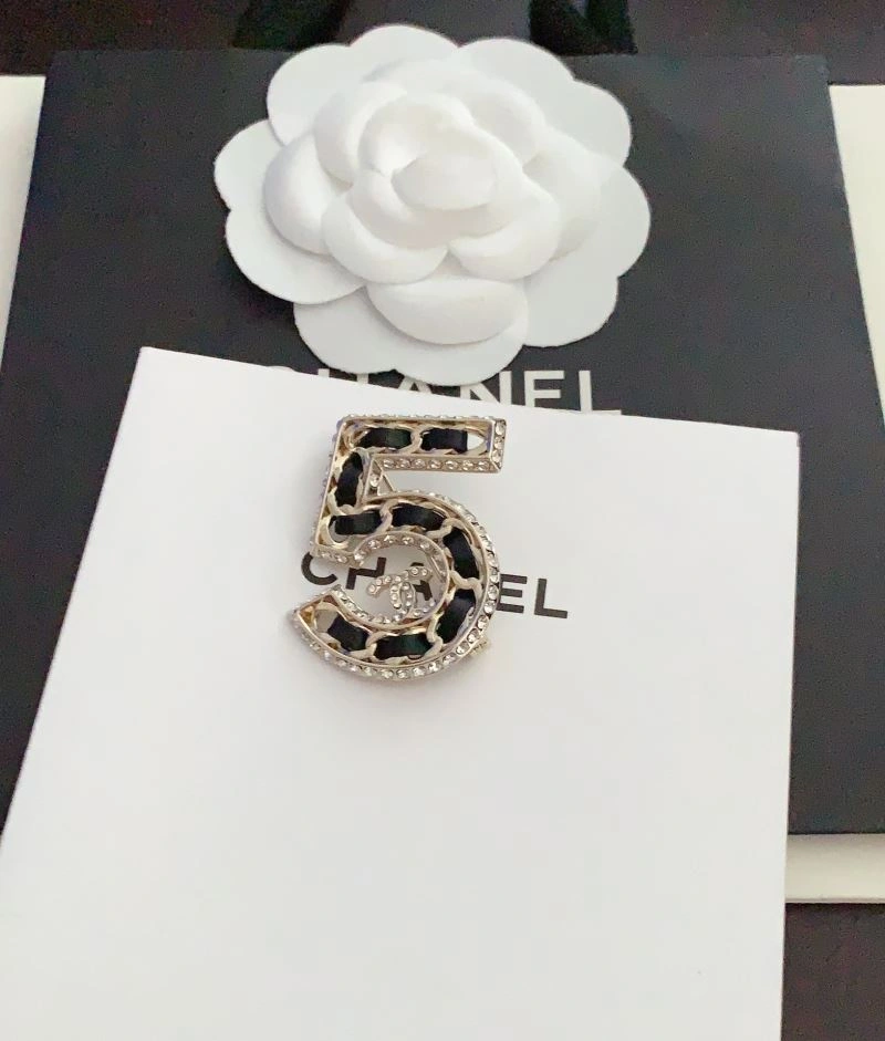 SunProtective Chanel Brooches 226400