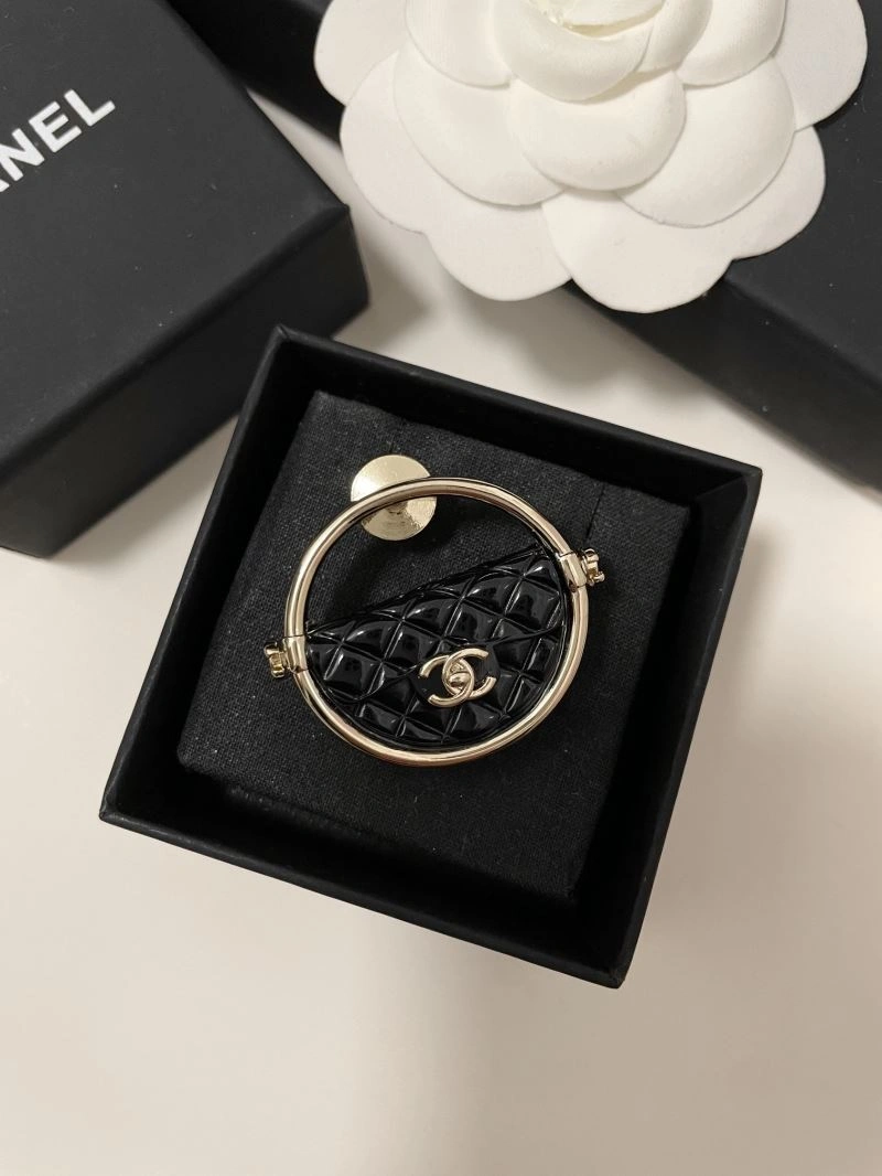Sustainable Chanel Brooches 226405
