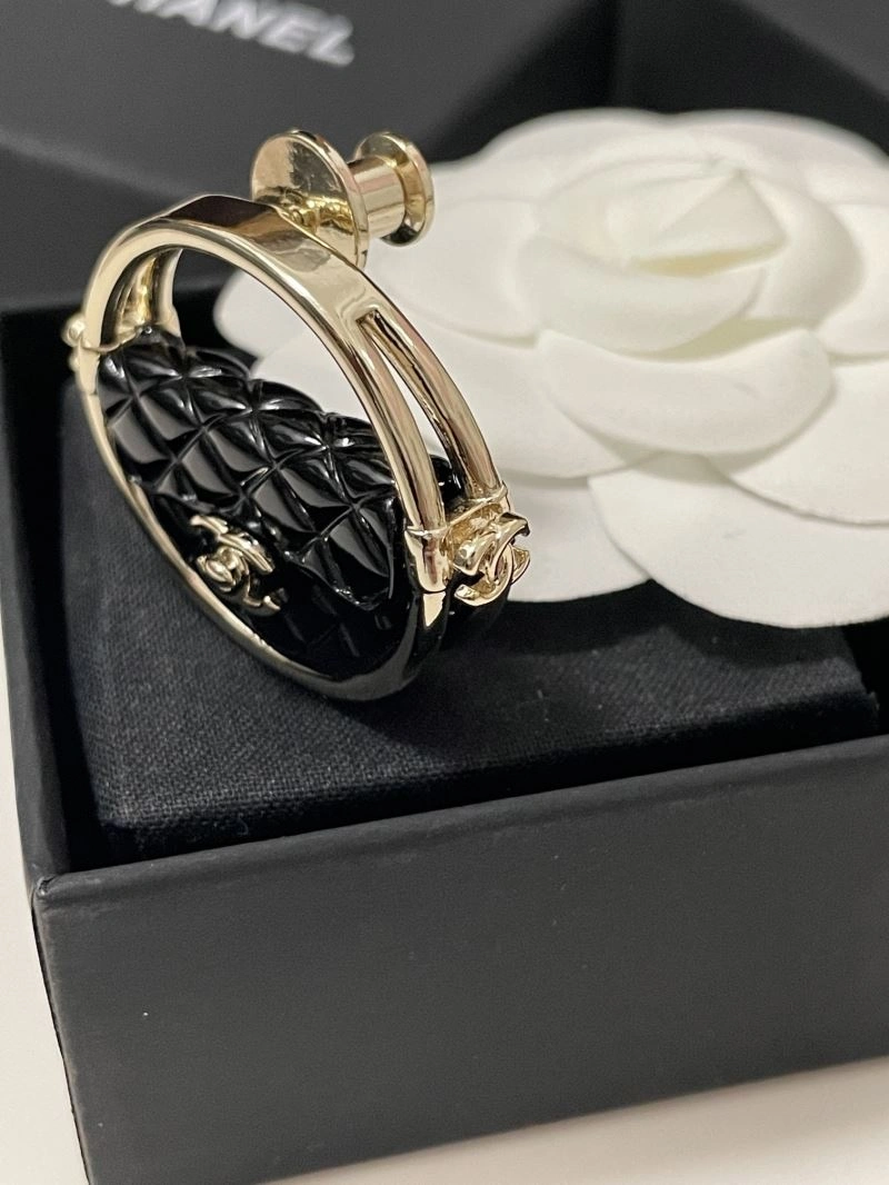 Sustainable Chanel Brooches 226405