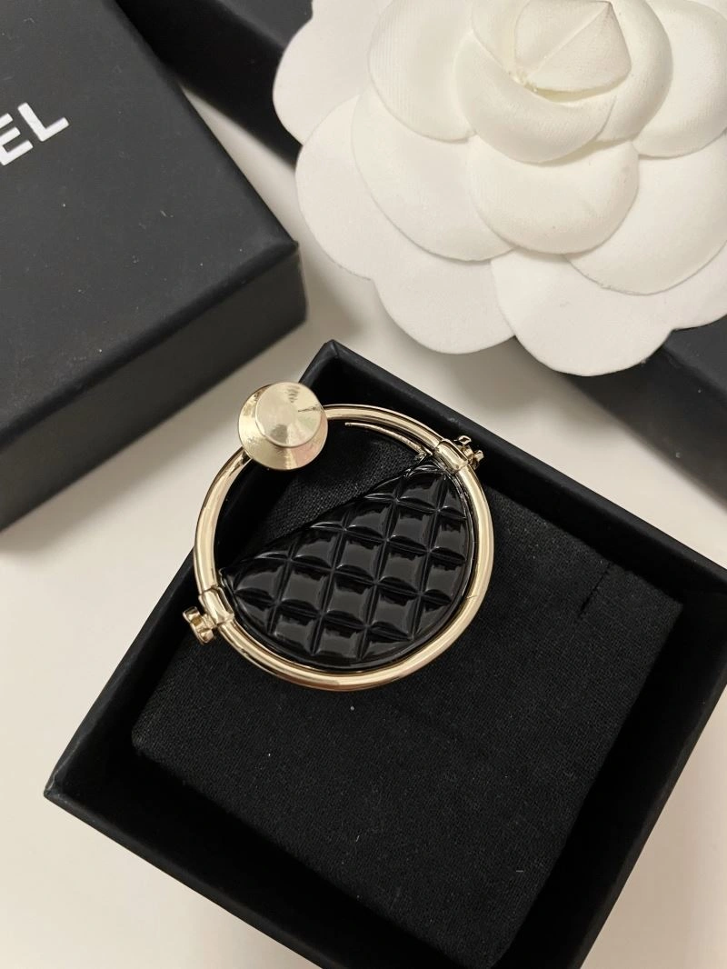 Sustainable Chanel Brooches 226405