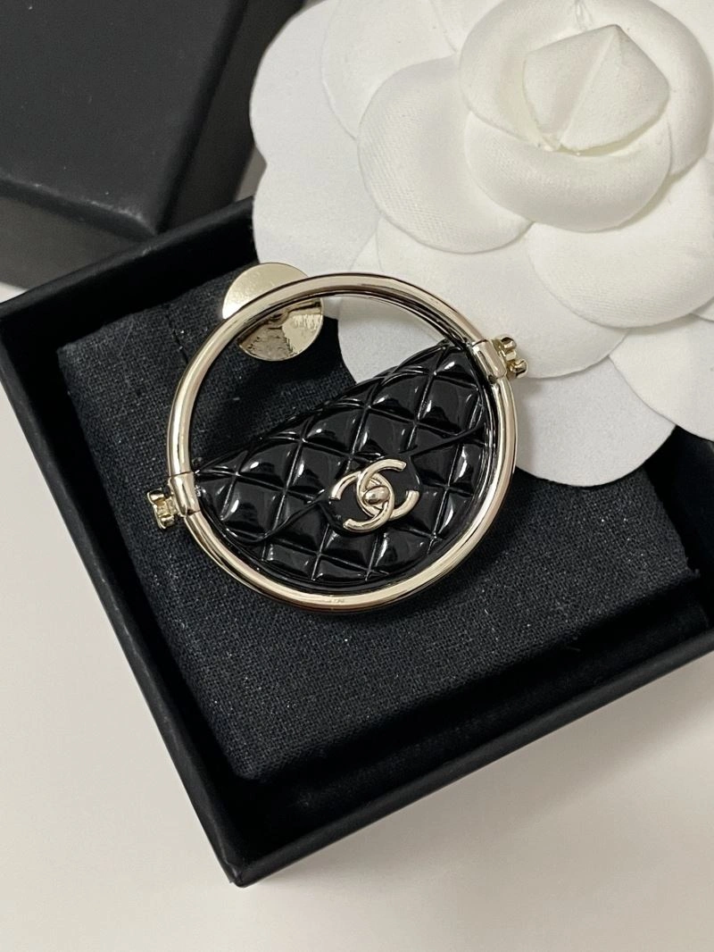 Sustainable Chanel Brooches 226405