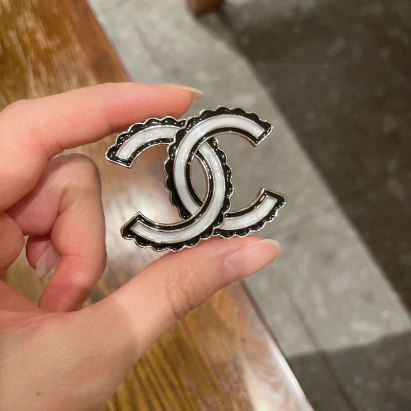 Classic Chanel Brooches 226441