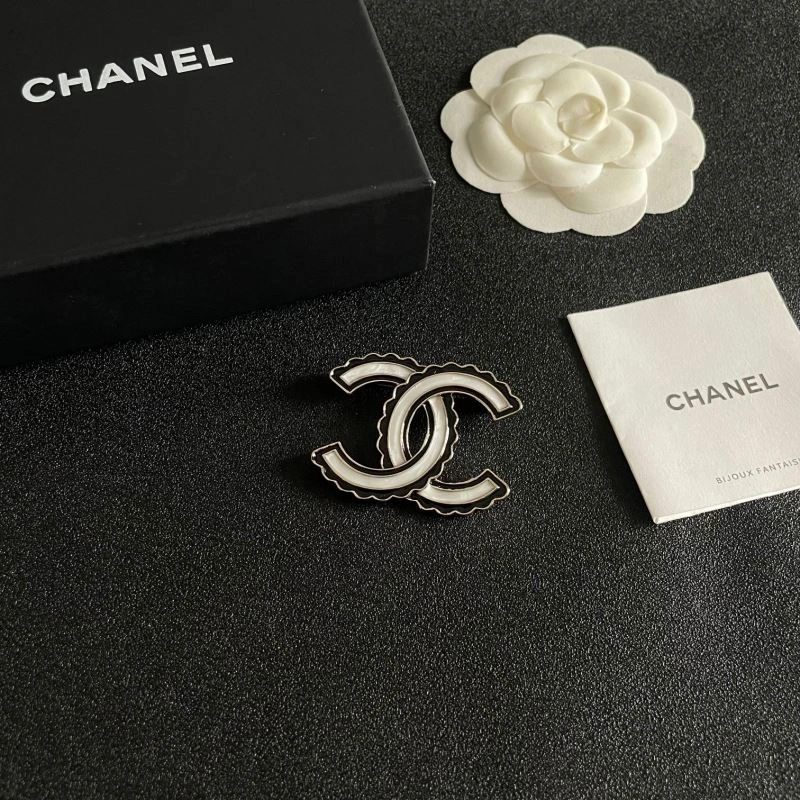 Classic Chanel Brooches 226441