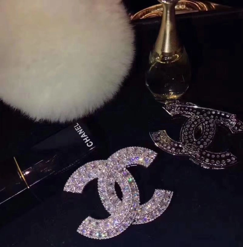 Cozy Chanel Brooches 226384