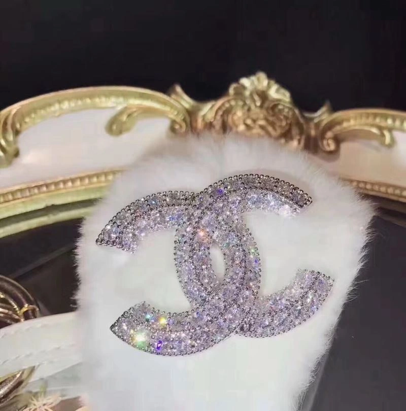 Cozy Chanel Brooches 226384