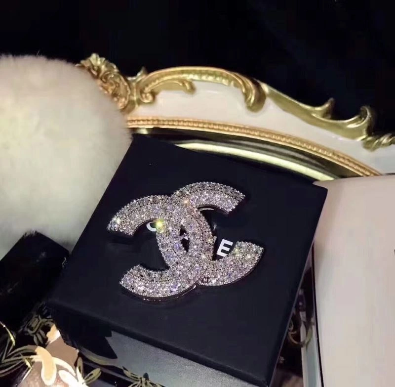 Cozy Chanel Brooches 226384