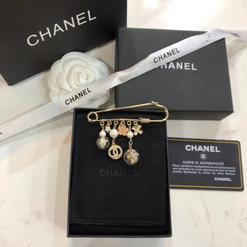 Chanel Brooches Cozy 226440