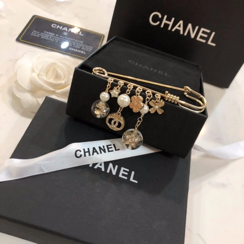 Chanel Brooches Cozy 226440